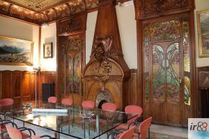 salón con chimenea en madera Casa Manuel Felip